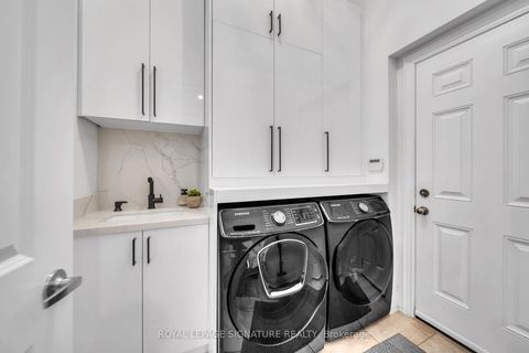 Photo 25 at 17 Roderick Court, Jefferson, Richmond Hill