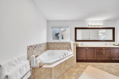 Photo 32 at 17 Roderick Court, Jefferson, Richmond Hill