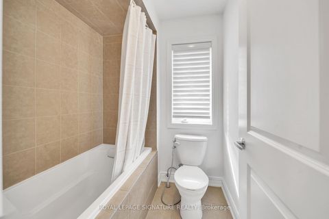 Photo 37 at 17 Roderick Court, Jefferson, Richmond Hill