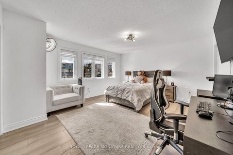 Photo 39 at 17 Roderick Court, Jefferson, Richmond Hill