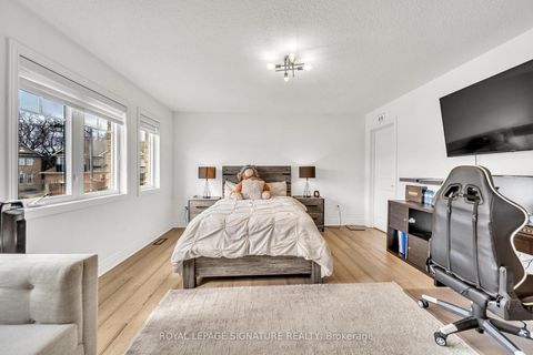 Photo 40 at 17 Roderick Court, Jefferson, Richmond Hill