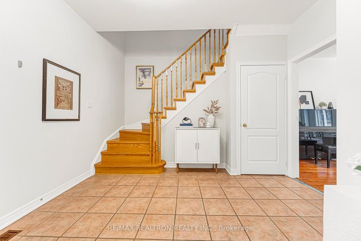 Photo 10 at 27 Copperstone Crescent, Rouge Woods, Richmond Hill