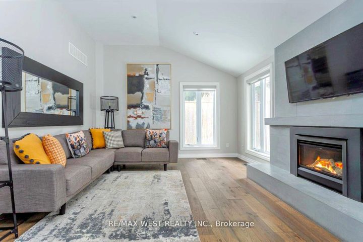 Photo 7 at 26 Hostein Drive, Ancaster, Hamilton