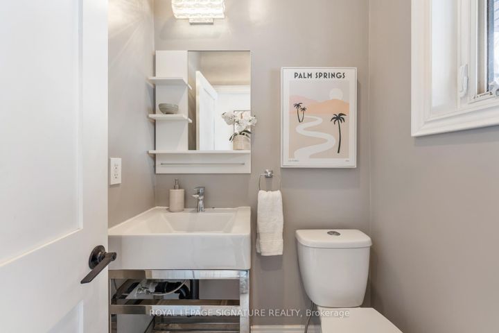 Photo 10 at 238 Roselawn Avenue, Eglinton, Toronto