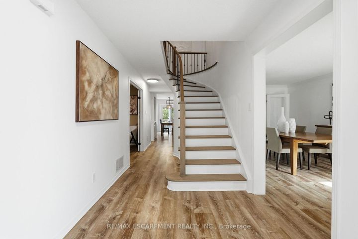 Photo 3 at 2493 Newport Street, Headon, Burlington