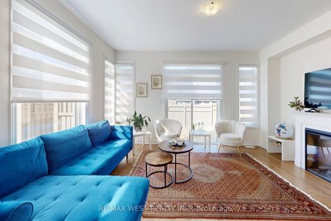 Photo 5 at 4 Haldimand Street, Kleinburg, Vaughan