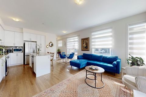 Photo 6 at 4 Haldimand Street, Kleinburg, Vaughan