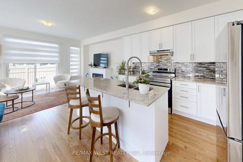 Photo 11 at 4 Haldimand Street, Kleinburg, Vaughan