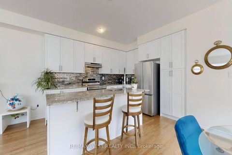 Photo 12 at 4 Haldimand Street, Kleinburg, Vaughan