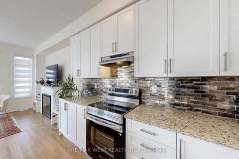 Photo 15 at 4 Haldimand Street, Kleinburg, Vaughan