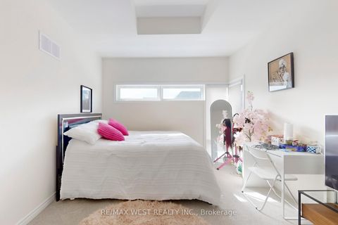 Photo 19 at 4 Haldimand Street, Kleinburg, Vaughan