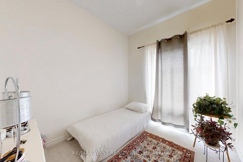 Photo 22 at 4 Haldimand Street, Kleinburg, Vaughan