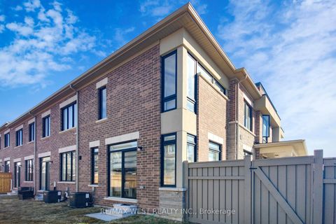 Photo 29 at 4 Haldimand Street, Kleinburg, Vaughan