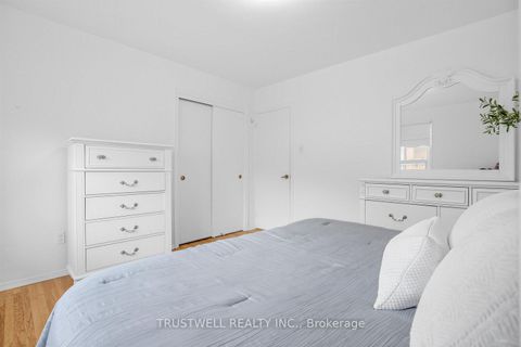 Photo 10 at 2 Del Ria Road, Maple Leaf, Toronto