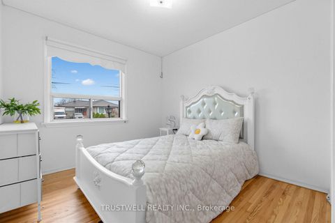 Photo 11 at 2 Del Ria Road, Maple Leaf, Toronto