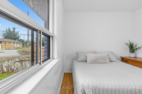 Photo 14 at 2 Del Ria Road, Maple Leaf, Toronto