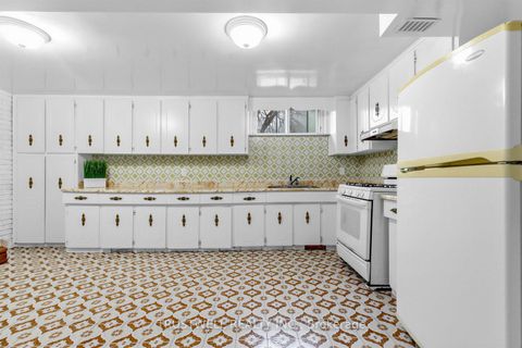 Photo 19 at 2 Del Ria Road, Maple Leaf, Toronto