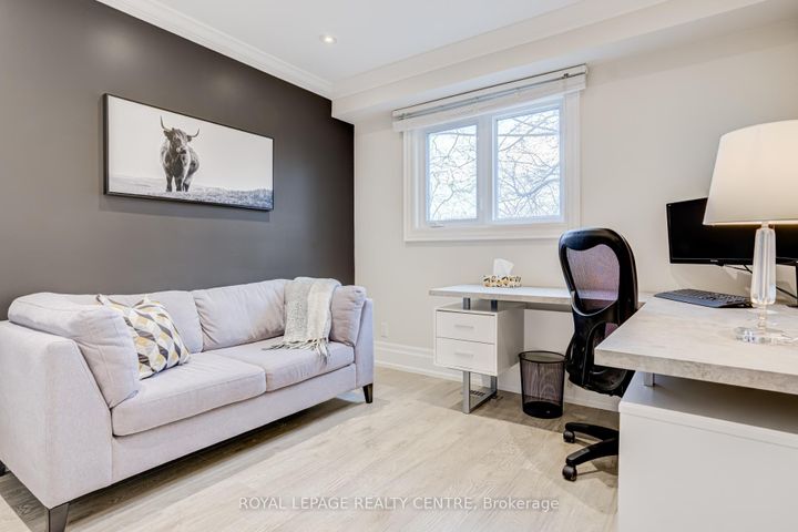 Photo 6 at 2590 Bromsgrove Road, Clarkson, Mississauga