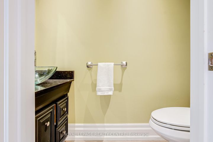 Photo 8 at 2590 Bromsgrove Road, Clarkson, Mississauga