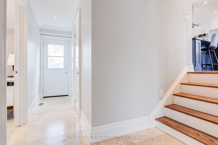 Photo 9 at 2590 Bromsgrove Road, Clarkson, Mississauga