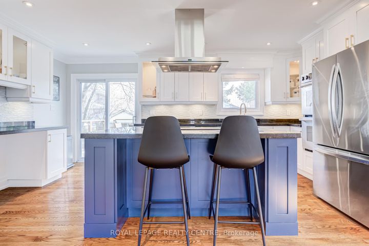 Photo 10 at 2590 Bromsgrove Road, Clarkson, Mississauga