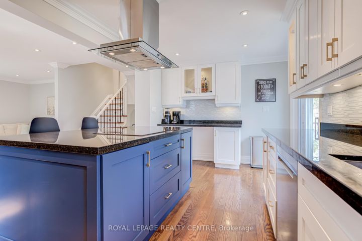 Photo 13 at 2590 Bromsgrove Road, Clarkson, Mississauga