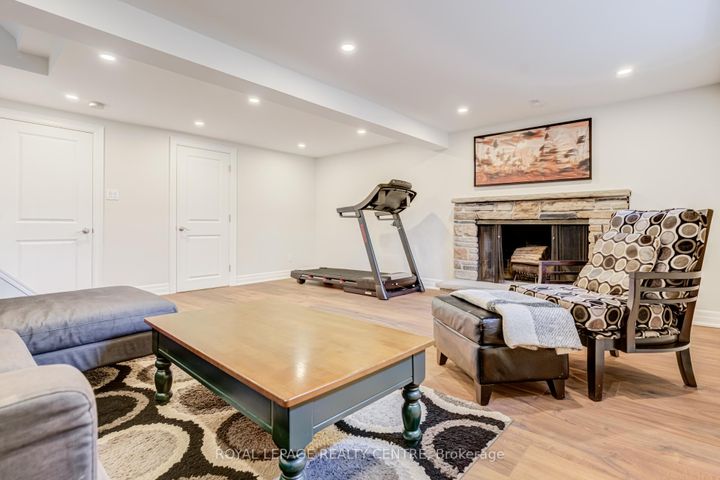 Photo 30 at 2590 Bromsgrove Road, Clarkson, Mississauga