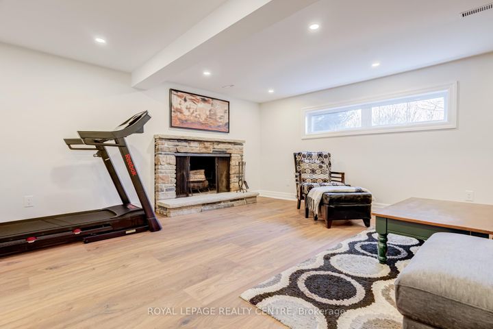 Photo 31 at 2590 Bromsgrove Road, Clarkson, Mississauga