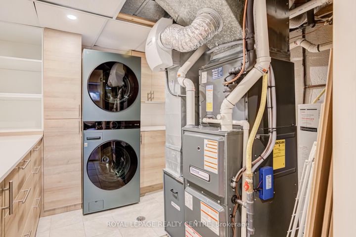 Photo 33 at 2590 Bromsgrove Road, Clarkson, Mississauga