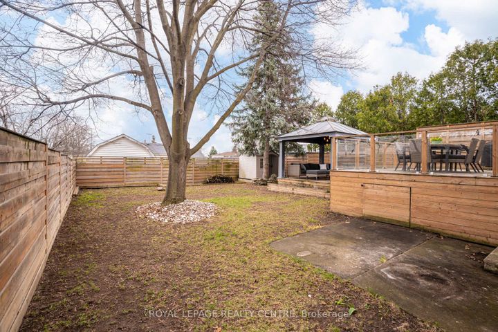 Photo 38 at 2590 Bromsgrove Road, Clarkson, Mississauga