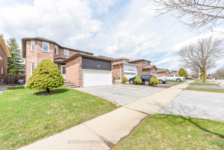 Photo 2 at 89 Castlehill Road, Northwood Park, Brampton