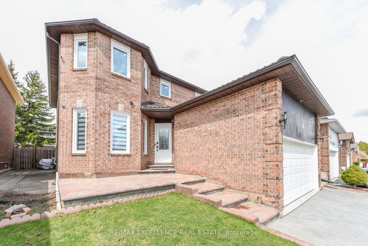 Photo 3 at 89 Castlehill Road, Northwood Park, Brampton
