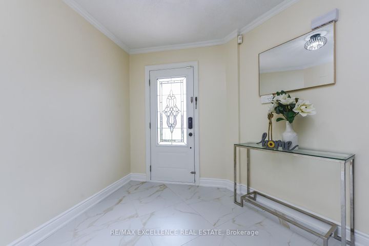 Photo 4 at 89 Castlehill Road, Northwood Park, Brampton