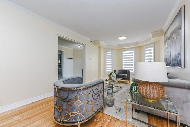 Photo 8 at 89 Castlehill Road, Northwood Park, Brampton