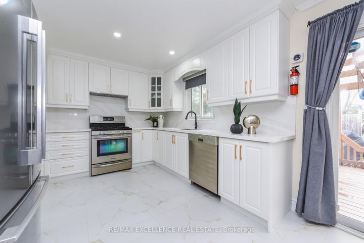 Photo 16 at 89 Castlehill Road, Northwood Park, Brampton