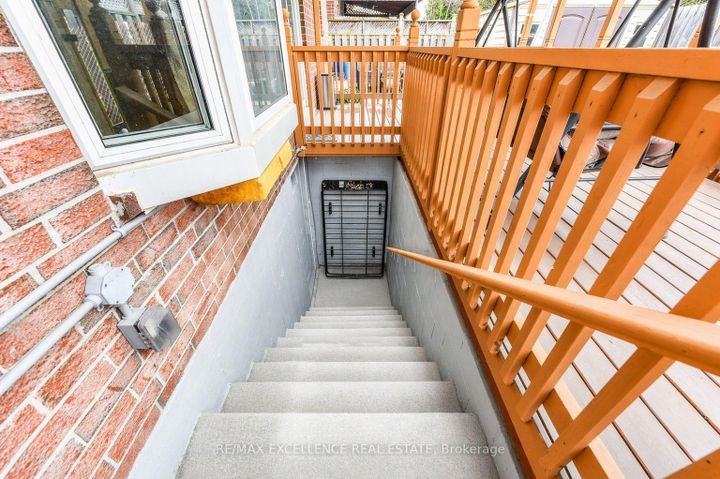 Photo 30 at 89 Castlehill Road, Northwood Park, Brampton