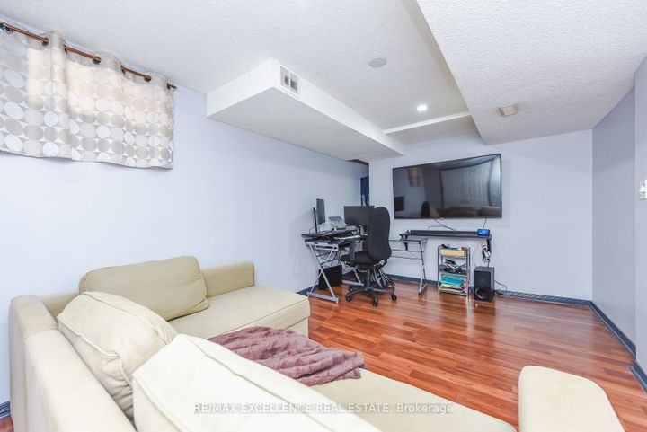Photo 31 at 89 Castlehill Road, Northwood Park, Brampton