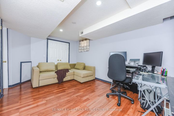 Photo 32 at 89 Castlehill Road, Northwood Park, Brampton