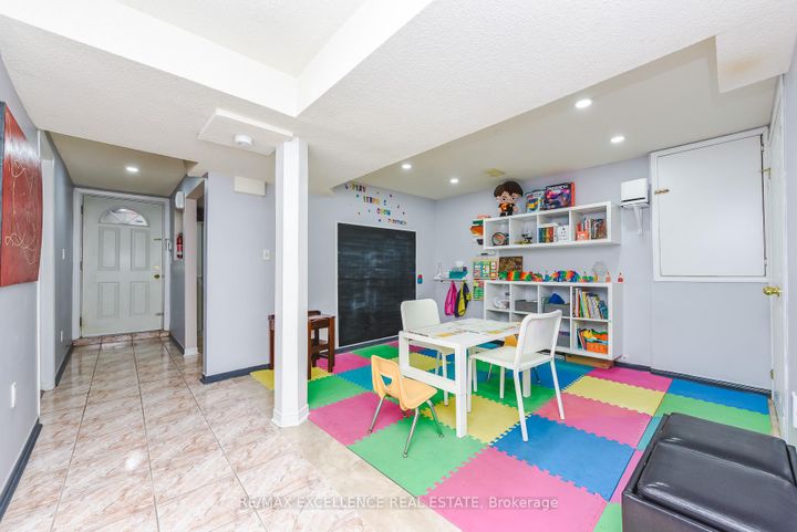 Photo 33 at 89 Castlehill Road, Northwood Park, Brampton