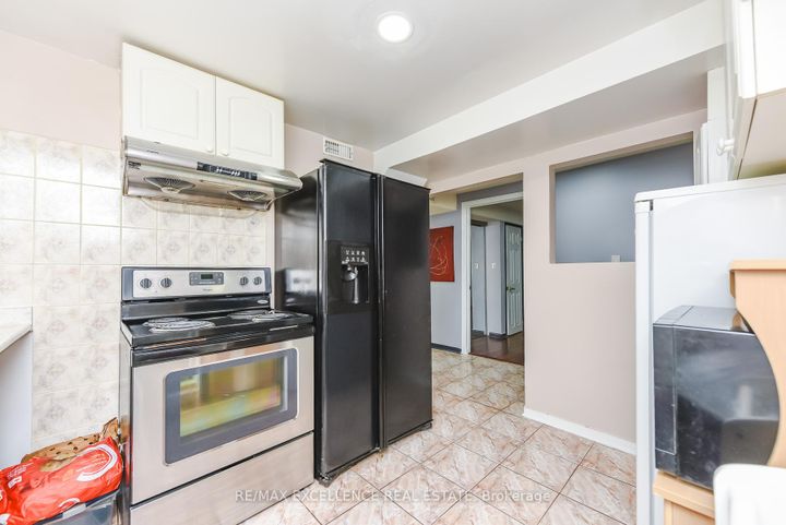 Photo 34 at 89 Castlehill Road, Northwood Park, Brampton