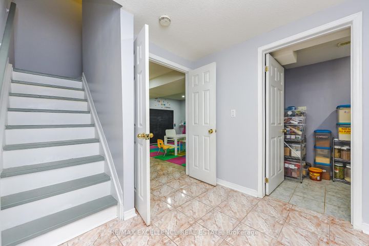 Photo 37 at 89 Castlehill Road, Northwood Park, Brampton