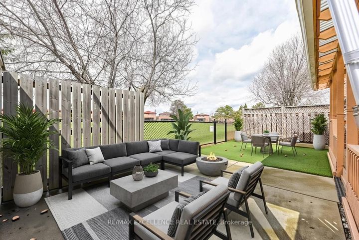 Photo 42 at 89 Castlehill Road, Northwood Park, Brampton