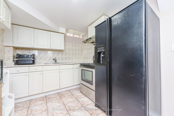 Photo 51 at 89 Castlehill Road, Northwood Park, Brampton