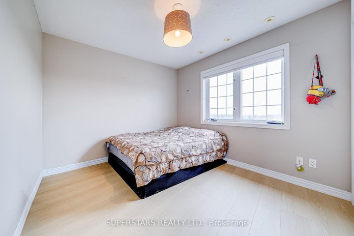 Photo 14 at 22 - 30 Greensborough Village Circle, Greensborough, Markham