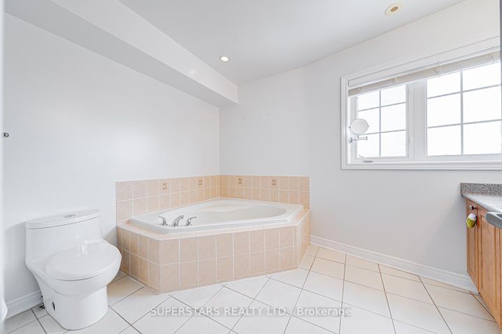 Photo 17 at 22 - 30 Greensborough Village Circle, Greensborough, Markham