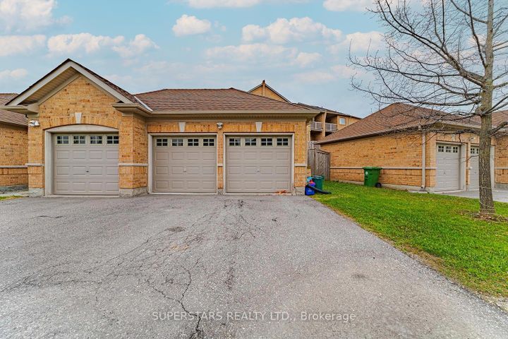 Photo 20 at 22 - 30 Greensborough Village Circle, Greensborough, Markham