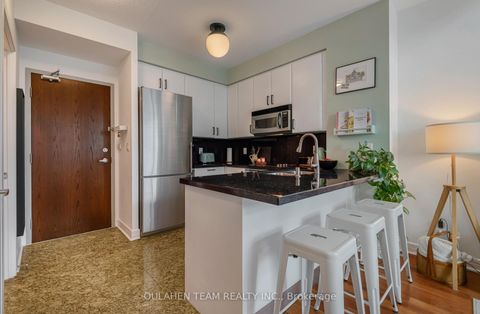 Photo 3 at 909 - 1 Avondale Avenue, Willowdale East, Toronto