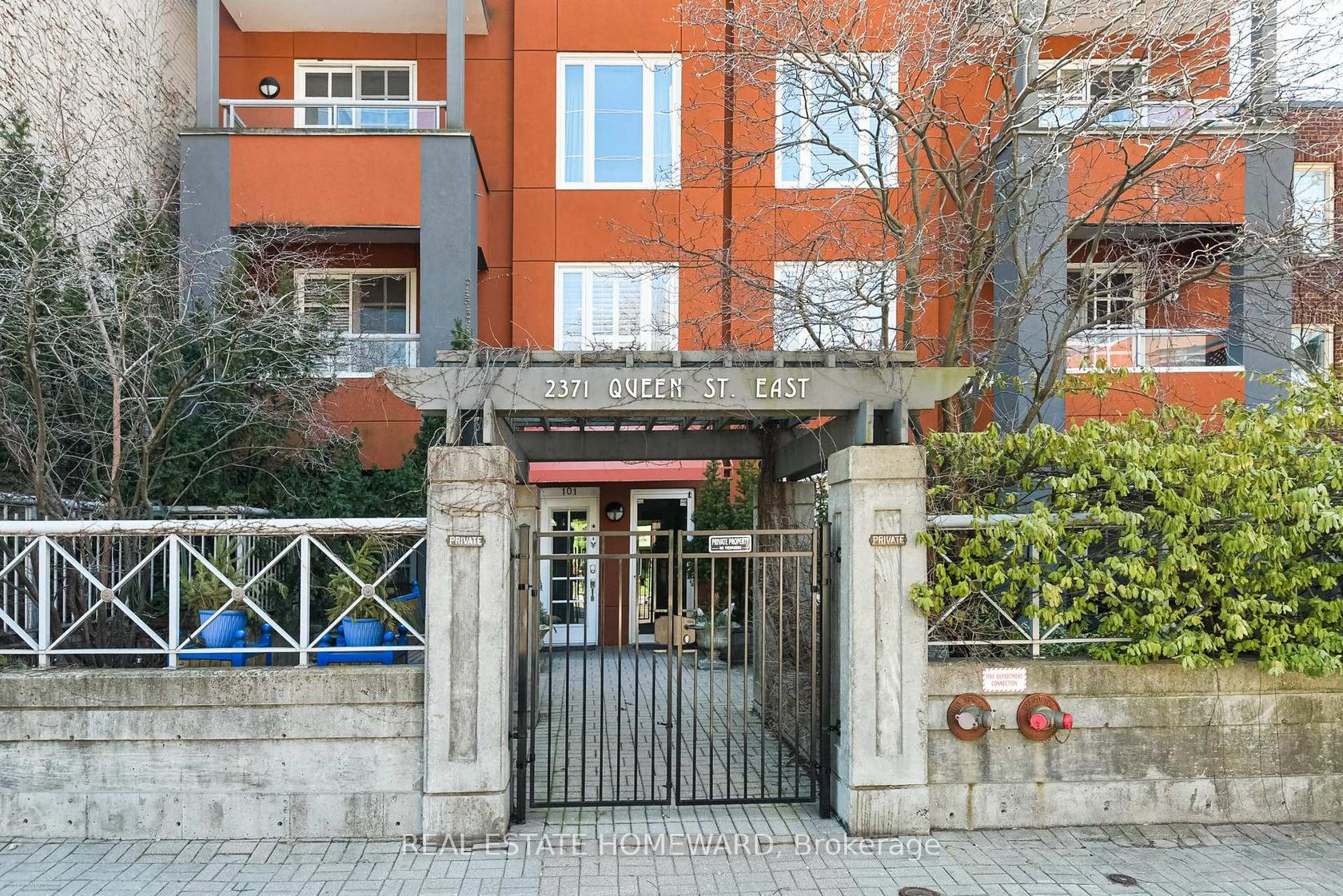 101 - 2371 Queen Street E, The Beaches, Toronto photo 4