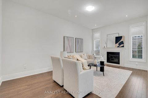 Photo 2 at 61 Ross Vennare Crescent, Kleinburg, Vaughan