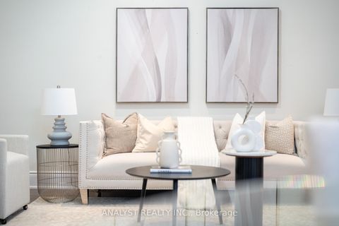 Photo 3 at 61 Ross Vennare Crescent, Kleinburg, Vaughan